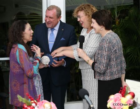 Federación de Rusia condecora a la Compañera Rosario Murillo con la Orden de la Amistad