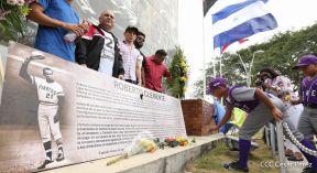 Homenaje al héroe de la solidaridad Roberto Clemente