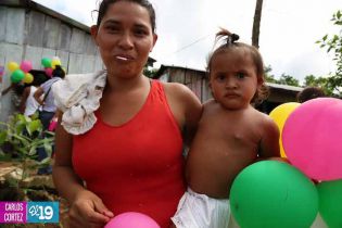 Familias de El Rama celebran normalización del sistema energético