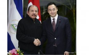 Ministro de Estado para Asuntos Exteriores de Japón durante su visita en Nicaragua