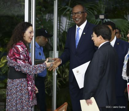 Presidente Daniel Ortega y Vicepresidenta Rosario Murillo reciben cartas credenciales de embajadores de Panamá y Yibuti