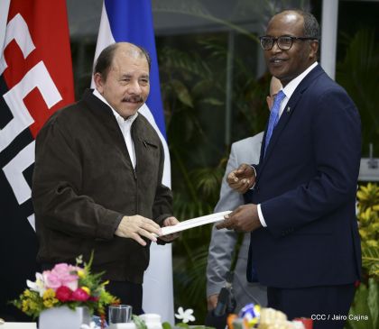 Presidente Daniel Ortega y Vicepresidenta Rosario Murillo reciben cartas credenciales de embajadores de Panamá y Yibuti