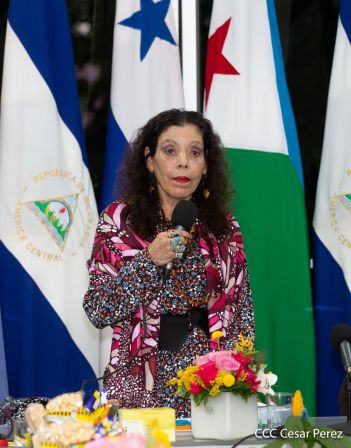 Presidente Daniel Ortega y Vicepresidenta Rosario Murillo reciben cartas credenciales de embajadores de Panamá y Yibuti