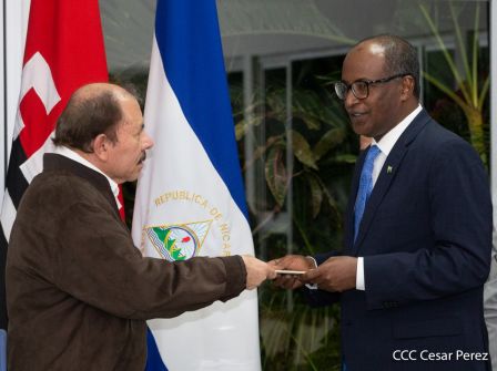 Presidente Daniel Ortega y Vicepresidenta Rosario Murillo reciben cartas credenciales de embajadores de Panamá y Yibuti