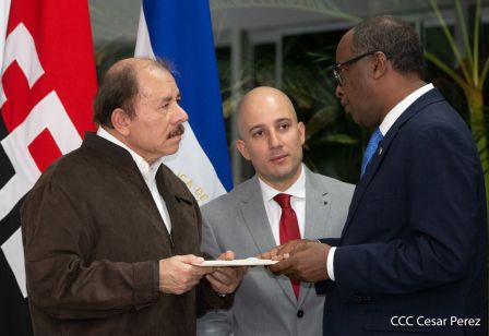 Presidente Daniel Ortega y Vicepresidenta Rosario Murillo reciben cartas credenciales de embajadores de Panamá y Yibuti
