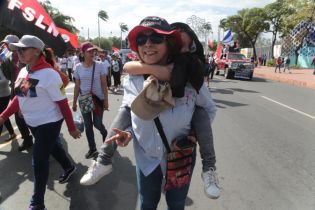 Caminando como raza nicaragüense que sabe de luchas y de honor celebrando las glorias y victorias de Rubén Darío