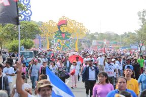 Caminando como raza nicaragüense que sabe de luchas y de honor celebrando las glorias y victorias de Rubén Darío