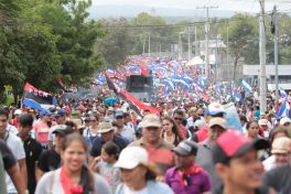 Caminando como raza nicaragüense que sabe de luchas y de honor celebrando las glorias y victorias de Rubén Darío