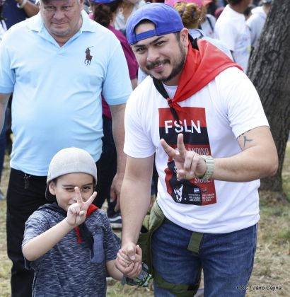 Caminando como raza nicaragüense que sabe de luchas y de honor celebrando las glorias y victorias de Rubén Darío