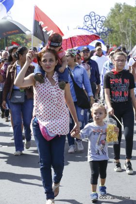 Caminando como raza nicaragüense que sabe de luchas y de honor celebrando las glorias y victorias de Rubén Darío