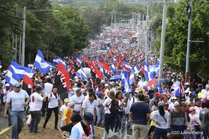 Caminando como raza nicaragüense que sabe de luchas y de honor celebrando las glorias y victorias de Rubén Darío