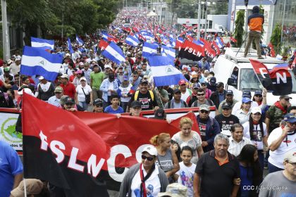 Caminando como raza nicaragüense que sabe de luchas y de honor celebrando las glorias y victorias de Rubén Darío