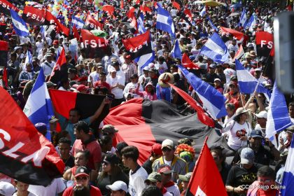 Caminata ¡Mujeres por la Vida! ¡Aquí Nos Ilumina un Sol que No Declina!