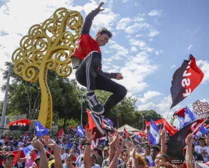 Caminata ¡Mujeres por la Vida! ¡Aquí Nos Ilumina un Sol que No Declina!
