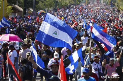 Caminata ¡Mujeres por la Vida! ¡Aquí Nos Ilumina un Sol que No Declina!