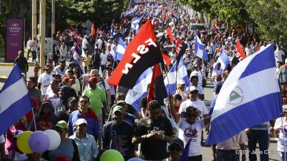 Caminata ¡Mujeres por la Vida! ¡Aquí Nos Ilumina un Sol que No Declina!