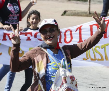 Caminata ¡Mujeres por la Vida! ¡Aquí Nos Ilumina un Sol que No Declina!