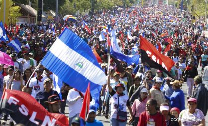 Caminata ¡Mujeres por la Vida! ¡Aquí Nos Ilumina un Sol que No Declina!
