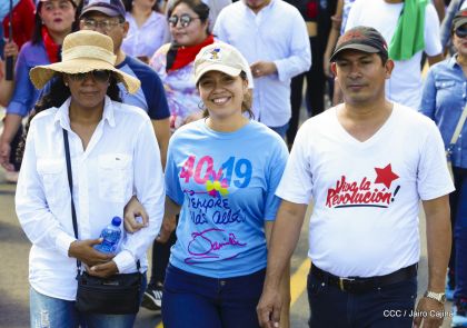 Caminata ¡Mujeres por la Vida! ¡Aquí Nos Ilumina un Sol que No Declina!