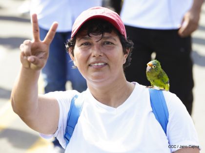 Caminata ¡Mujeres por la Vida! ¡Aquí Nos Ilumina un Sol que No Declina!