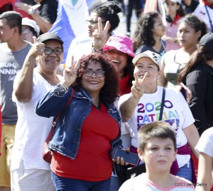 Caminata ¡Mujeres por la Vida! ¡Aquí Nos Ilumina un Sol que No Declina!
