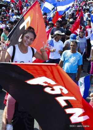 Caminata ¡Mujeres por la Vida! ¡Aquí Nos Ilumina un Sol que No Declina!