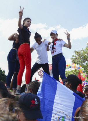Caminata ¡Mujeres por la Vida! ¡Aquí Nos Ilumina un Sol que No Declina!