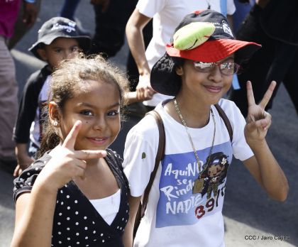 Caminata ¡Mujeres por la Vida! ¡Aquí Nos Ilumina un Sol que No Declina!