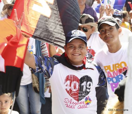 Caminata ¡Mujeres por la Vida! ¡Aquí Nos Ilumina un Sol que No Declina!