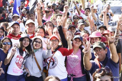 Caminata ¡Mujeres por la Vida! ¡Aquí Nos Ilumina un Sol que No Declina!