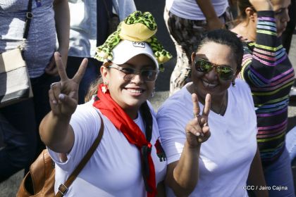 Caminata ¡Mujeres por la Vida! ¡Aquí Nos Ilumina un Sol que No Declina!