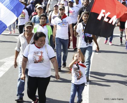 Caminata ¡Mujeres por la Vida! ¡Aquí Nos Ilumina un Sol que No Declina!