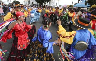 Católicos se desbordan en cierre de fiestas de San Sebastián