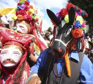 Católicos se desbordan en cierre de fiestas de San Sebastián