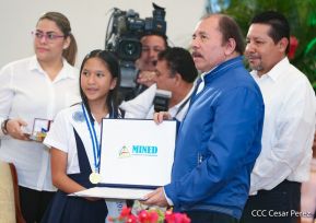 Presidente Daniel Ortega entregó la Orden de la Independencia Cultural Rubén Darío y medallas de Excelencia al mérito