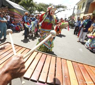 Católicos se desbordan en cierre de fiestas de San Sebastián
