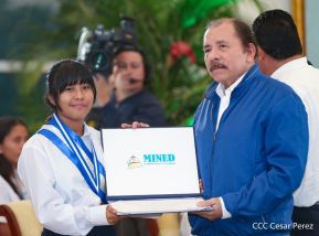 Presidente Daniel Ortega entregó la Orden de la Independencia Cultural Rubén Darío y medallas de Excelencia al mérito