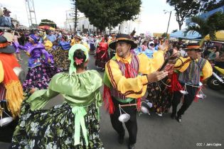 Católicos se desbordan en cierre de fiestas de San Sebastián