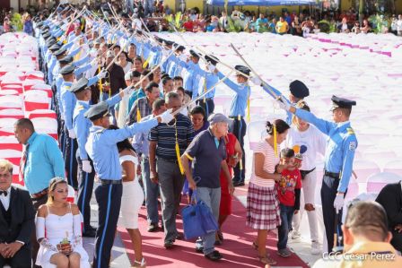 400 parejas se juran amor y respeto en Bodas Ya