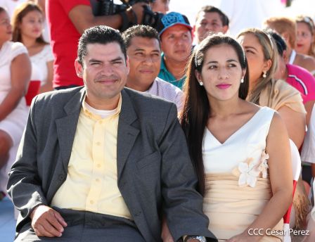 400 parejas se juran amor y respeto en Bodas Ya