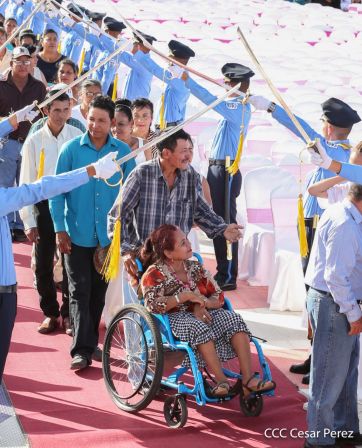 400 parejas se juran amor y respeto en Bodas Ya