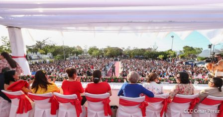 400 parejas se juran amor y respeto en Bodas Ya