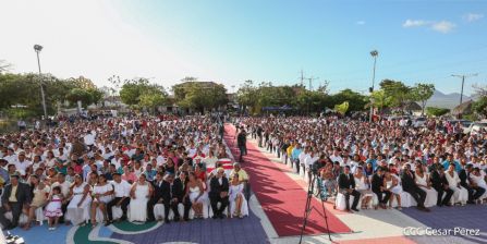 400 parejas se juran amor y respeto en Bodas Ya
