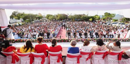 400 parejas se juran amor y respeto en Bodas Ya
