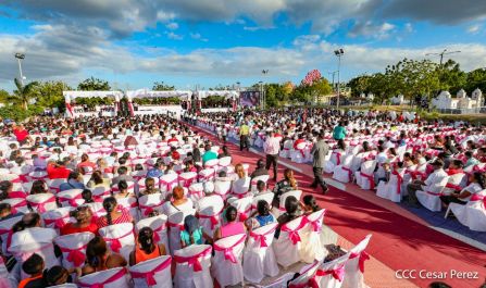 400 parejas se juran amor y respeto en Bodas Ya