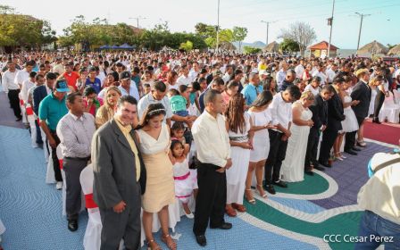 400 parejas se juran amor y respeto en Bodas Ya