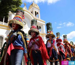 Católicos se desbordan en cierre de fiestas de San Sebastián