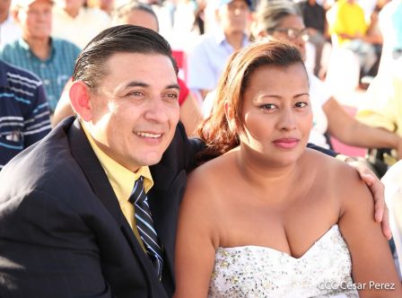 400 parejas se juran amor y respeto en Bodas Ya