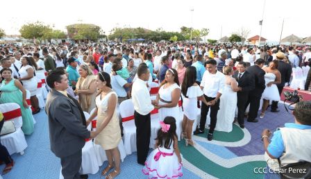 400 parejas se juran amor y respeto en Bodas Ya