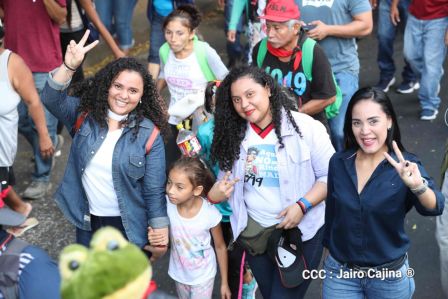 Caminata Con Amor que todo puede, con Amor que todo vence en Nuestra Nicaragua Libre ! Mujeres por la Vida !
